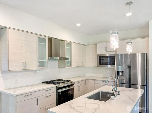 707 Newport Court NE, Renton, WA 98056