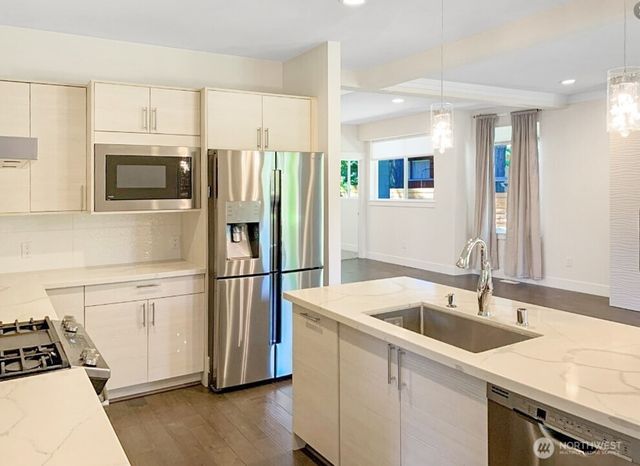 707 Newport Court NE, Renton, WA 98056