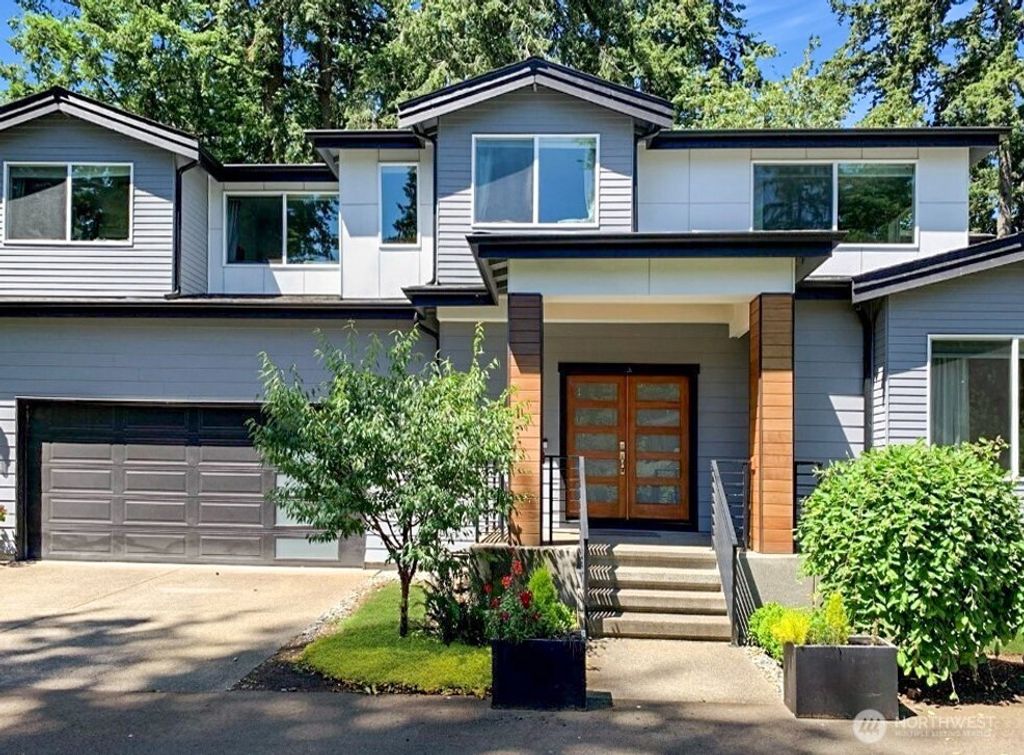 707 Newport Court NE, Renton, WA 98056
