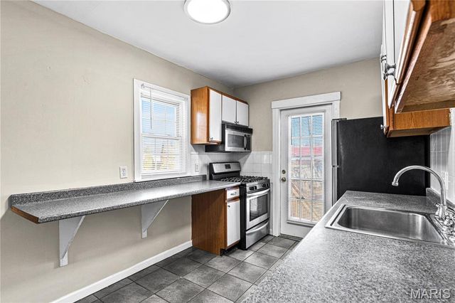 4 S Dellwood Avenue, Dellwood, MO 63135