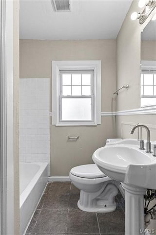 4 S Dellwood Avenue, Dellwood, MO 63135