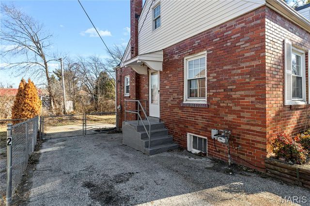 4 S Dellwood Avenue, Dellwood, MO 63135