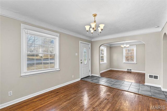 4 S Dellwood Avenue, Dellwood, MO 63135