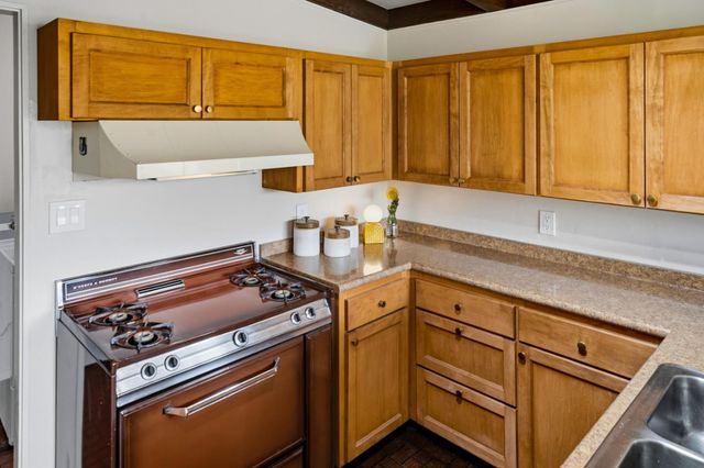 831 Arlington Place, Del Rey Oaks, CA 93940