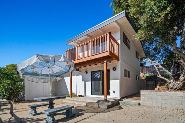 831 Arlington Place, Del Rey Oaks, CA 93940