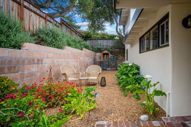 831 Arlington Place, Del Rey Oaks, CA 93940