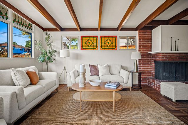 831 Arlington Place, Del Rey Oaks, CA 93940