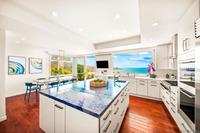 8430 Whale Watch, La Jolla, CA 92037