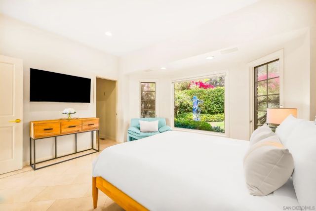 8430 Whale Watch, La Jolla, CA 92037