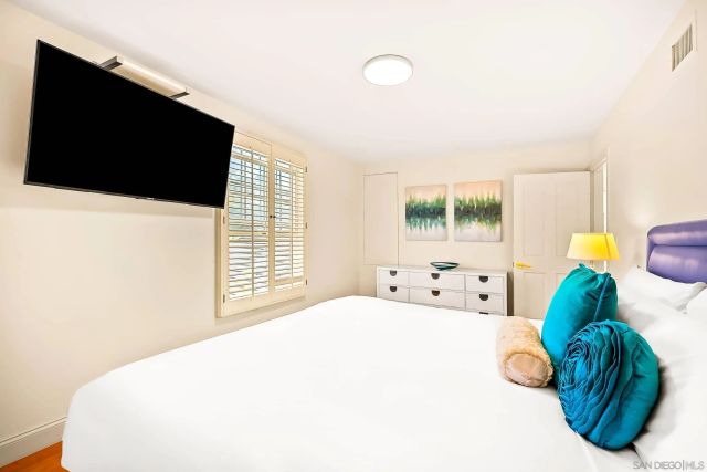 8430 Whale Watch, La Jolla, CA 92037