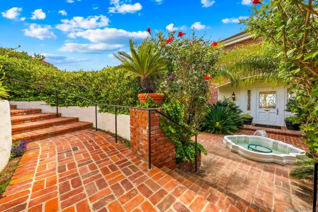 8430 Whale Watch, La Jolla, CA 92037
