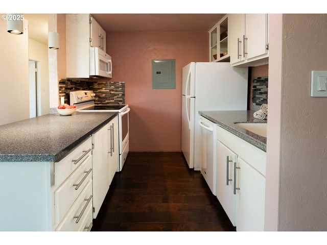 1313 LINCOLN St 408, Eugene, OR 97401