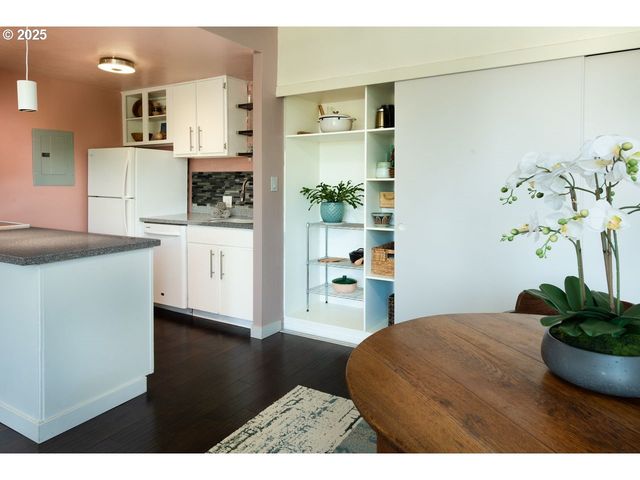 1313 LINCOLN St 408, Eugene, OR 97401