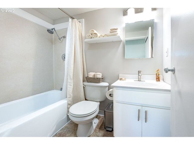 1313 LINCOLN St 408, Eugene, OR 97401