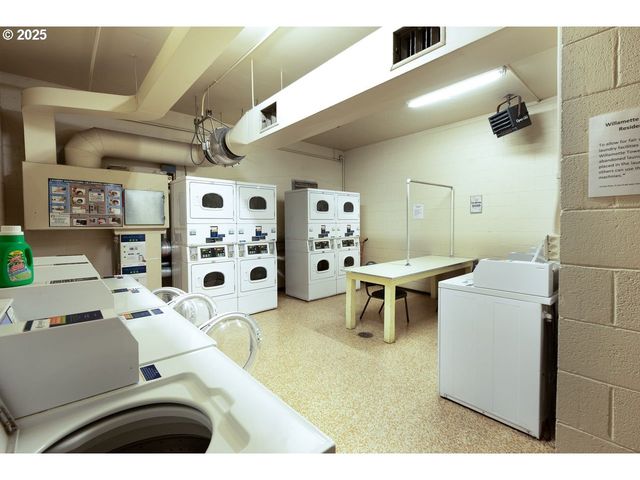 1313 LINCOLN St 408, Eugene, OR 97401