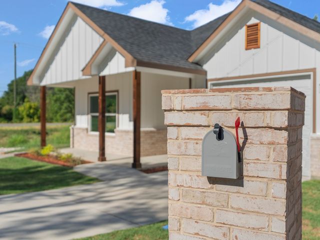 101 N Oak Street, Ector, TX 75439