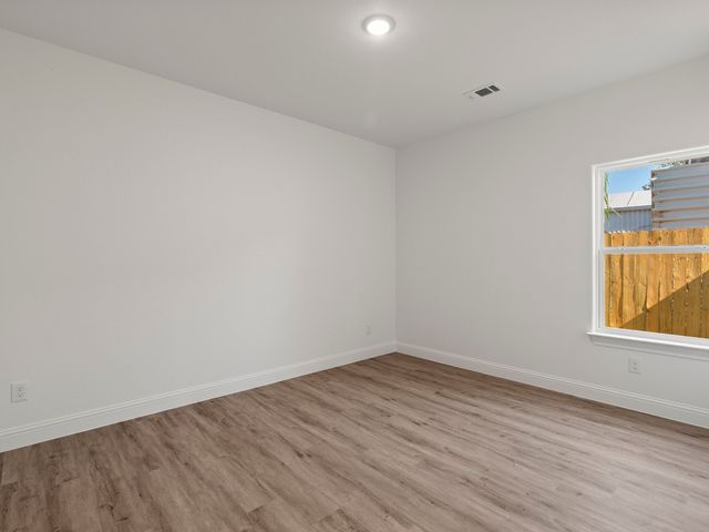 101 N Oak Street, Ector, TX 75439