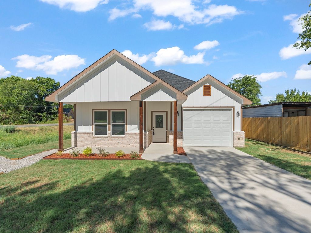 101 N Oak Street, Ector, TX 75439