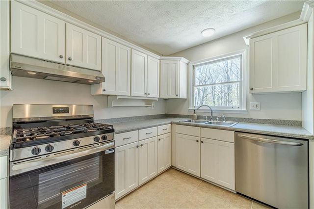 1377 Candlelite Lane, Snellville, GA 30078