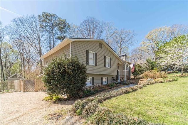 1377 Candlelite Lane, Snellville, GA 30078