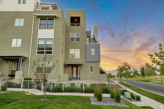 5172 W LAKE AVE, South Jordan, UT 84009