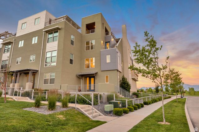 5172 W LAKE AVE, South Jordan, UT 84009