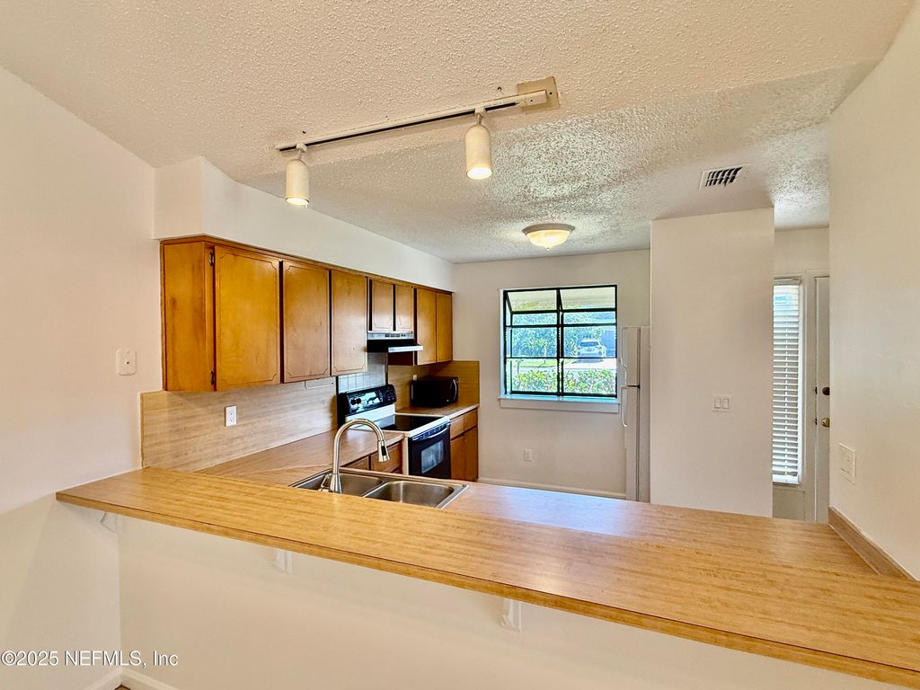 665 10TH Avenue S, Jacksonville Beach, FL 32250