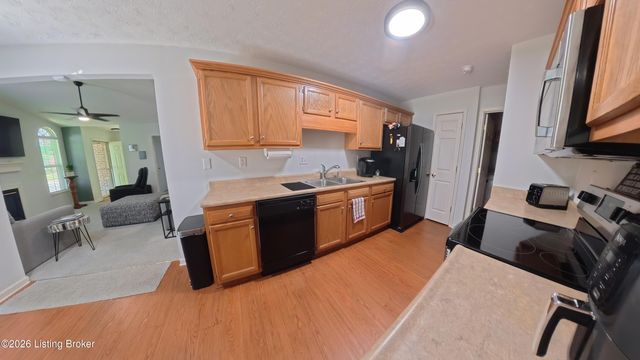 11309 Ridge Lake Dr, Louisville, KY 40272