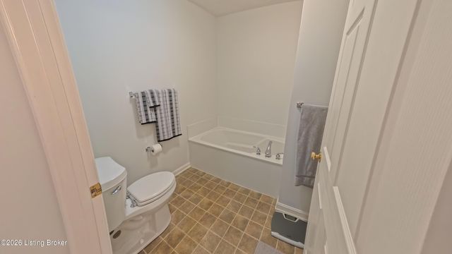11309 Ridge Lake Dr, Louisville, KY 40272