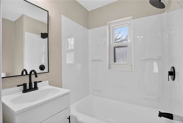 79 Beechmont Ave, West View, PA 15229