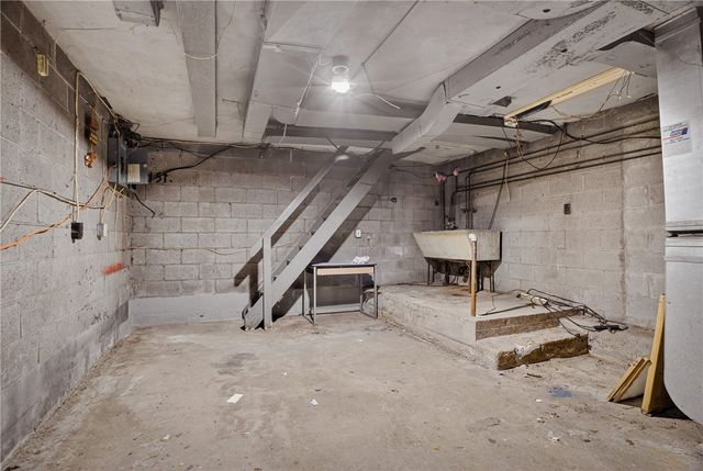 79 Beechmont Ave, West View, PA 15229