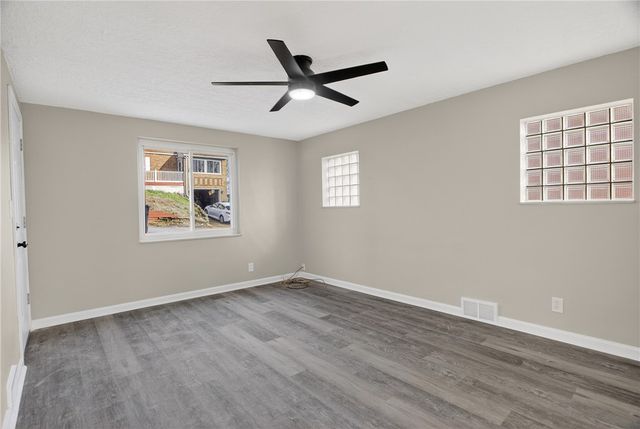 79 Beechmont Ave, West View, PA 15229