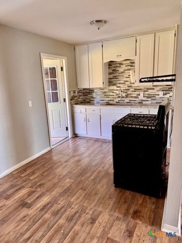 1612 Alamo Drive, Victoria, TX 77901