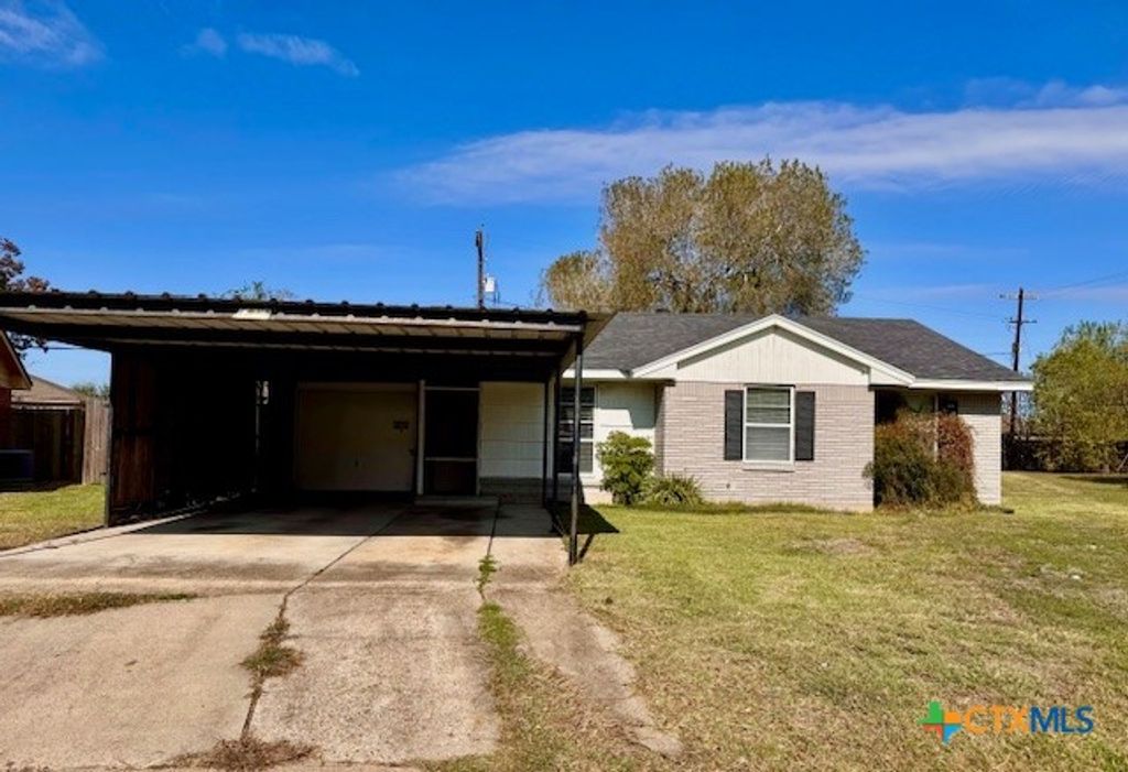 1612 Alamo Drive, Victoria, TX 77901