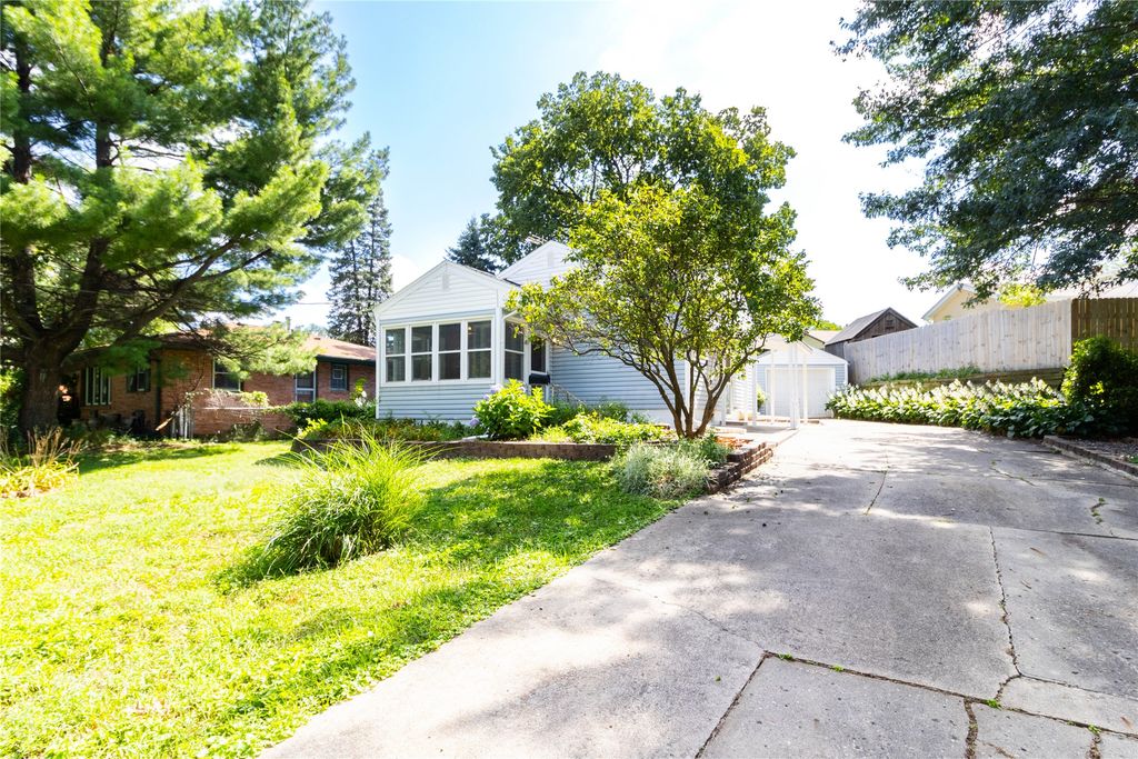 3515 Keyes Drive, Des Moines, IA 50315