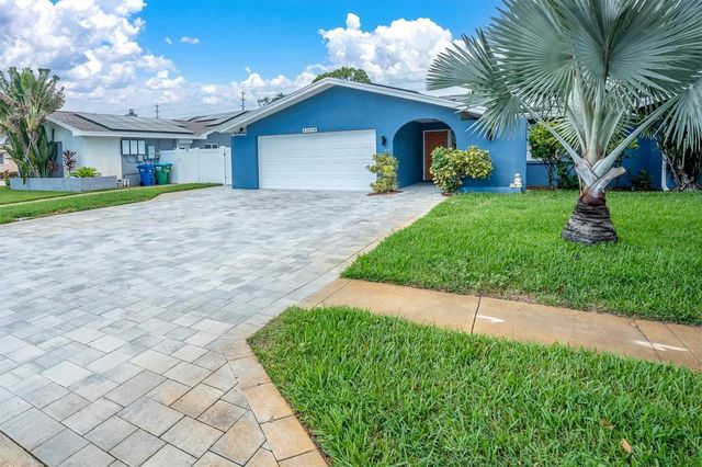13179 DORCHESTER DRIVE, Seminole, FL 33776