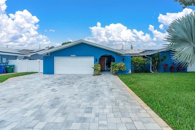 13179 DORCHESTER DRIVE, Seminole, FL 33776