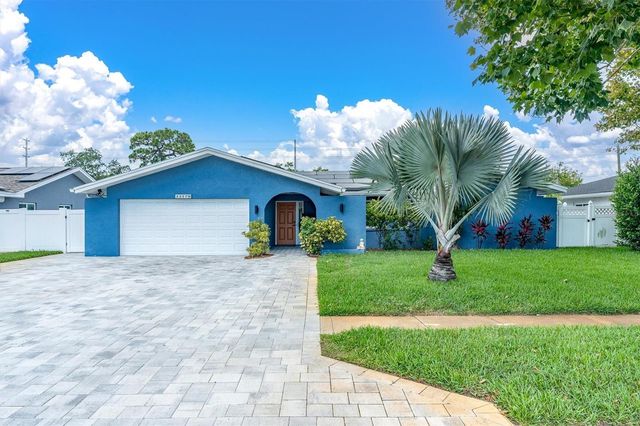 13179 DORCHESTER DRIVE, Seminole, FL 33776