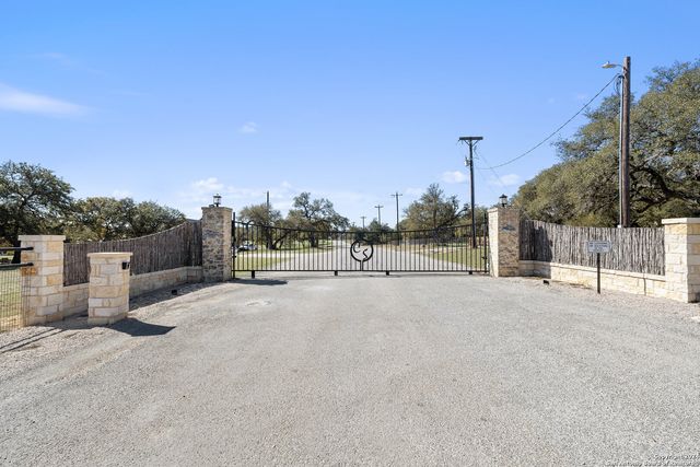 111 La Luna Drive, Blanco, TX 78606