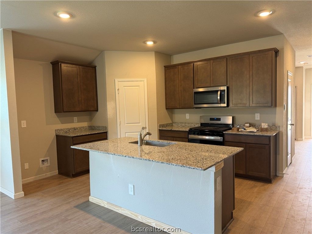 916 Legrand Street, Brenham, TX 77833 — photo 2