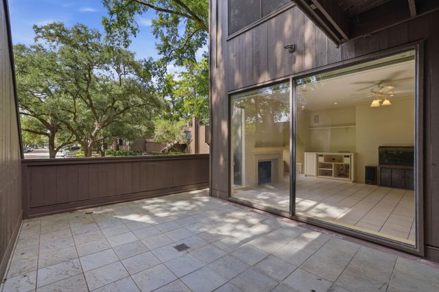 332 Litchfield Lane 38, Houston, TX 77024