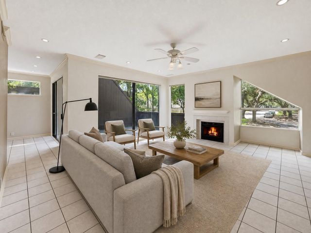 332 Litchfield Lane 38, Houston, TX 77024