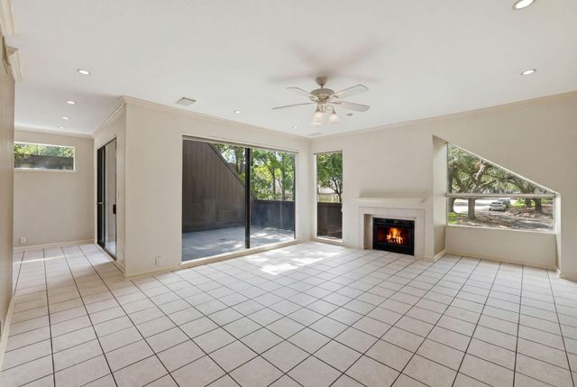 332 Litchfield Lane 38, Houston, TX 77024