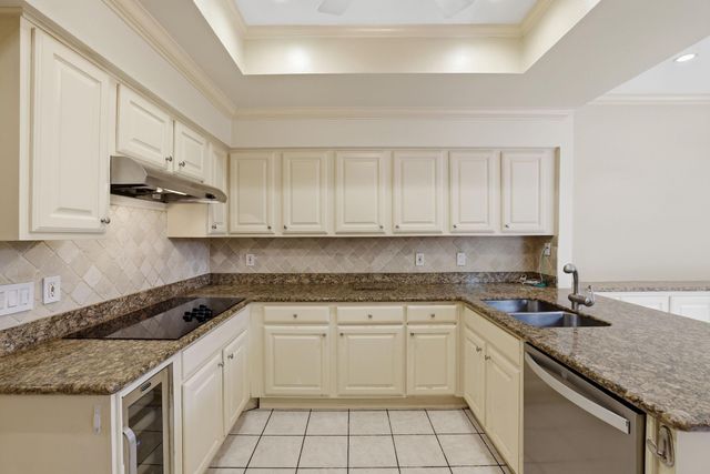 332 Litchfield Lane 38, Houston, TX 77024