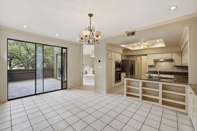 332 Litchfield Lane 38, Houston, TX 77024