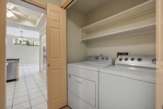 332 Litchfield Lane 38, Houston, TX 77024