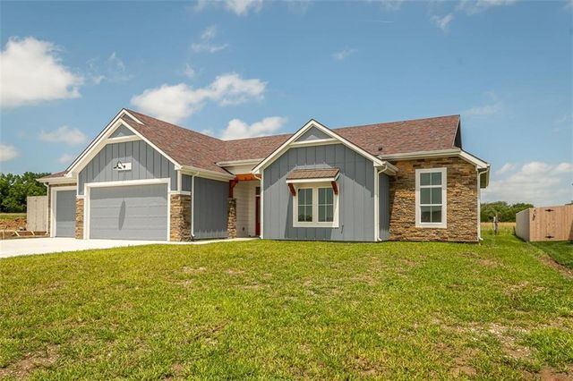1018 Bluestem Circle, Baldwin City, KS 66006