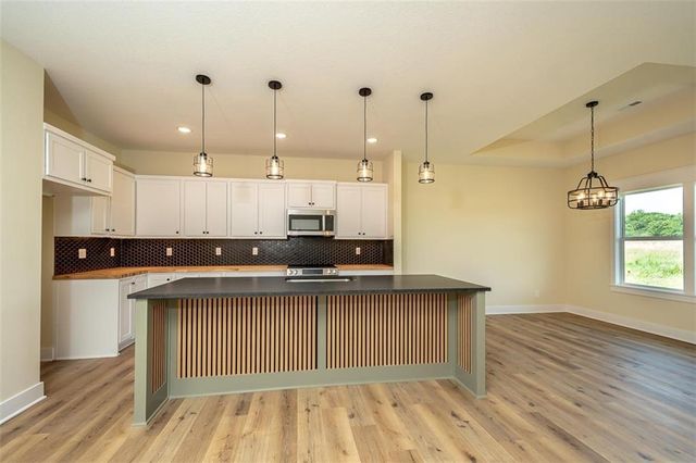 1018 Bluestem Circle, Baldwin City, KS 66006