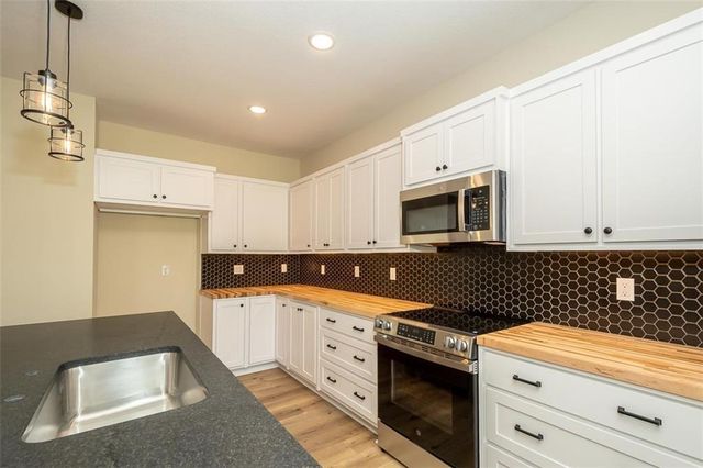 1018 Bluestem Circle, Baldwin City, KS 66006
