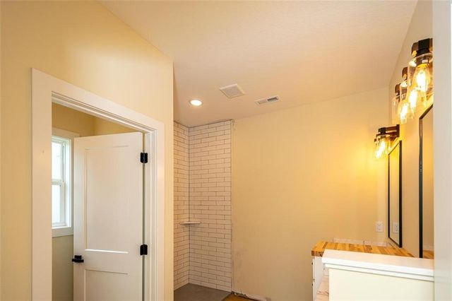 1018 Bluestem Circle, Baldwin City, KS 66006